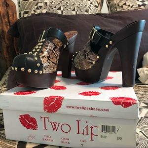 Two lips Bandit Clog